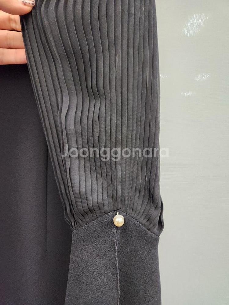 지고트 JIGOTT 블랙 하이넥 플리츠 소매 원피스--5