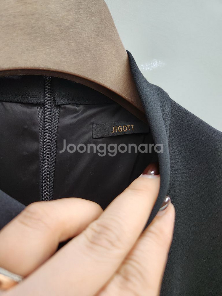 지고트 JIGOTT 블랙 하이넥 플리츠 소매 원피스--8