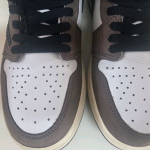 나이키 조던1 하이 트래비스 스캇 모카 265