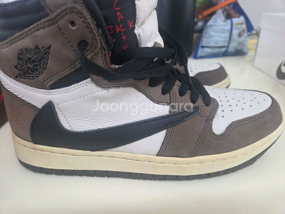 나이키 조던1 하이 트래비스 스캇 모카 265--1