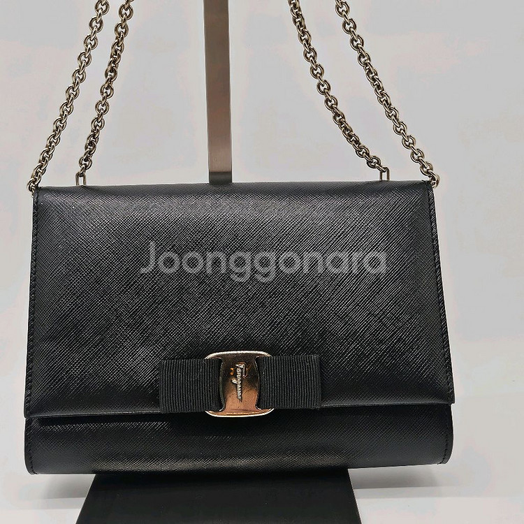 정품 페라가모 사피아노 지니 크로스백 (은장)--1