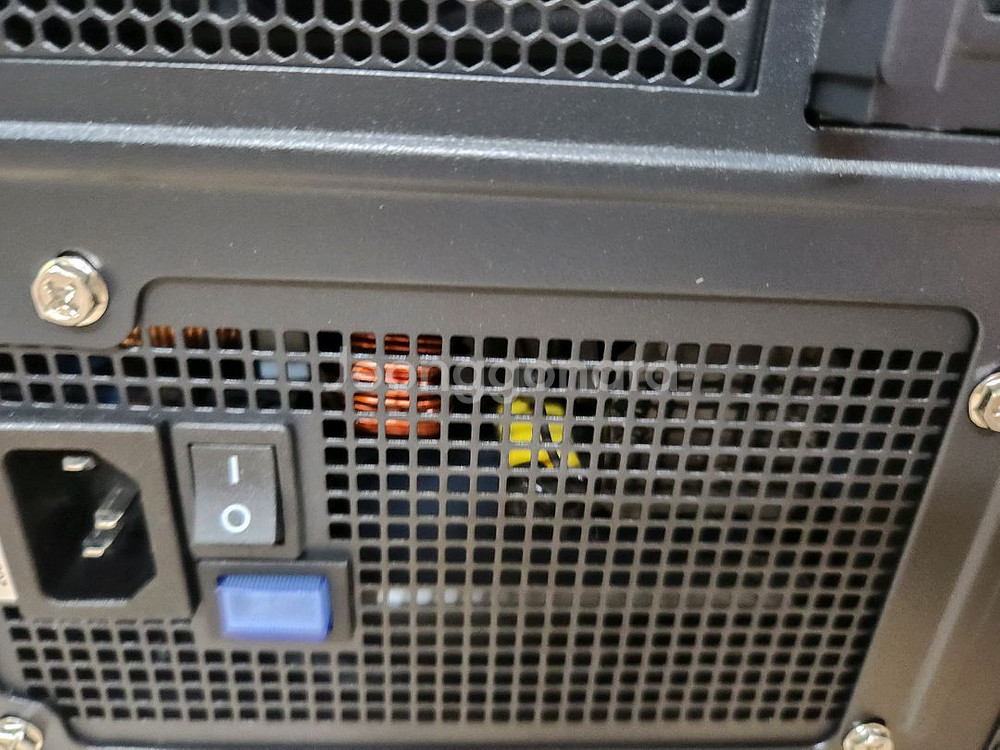 새제품급! RTX5090 + 라이젠9 9800X 초고사--7