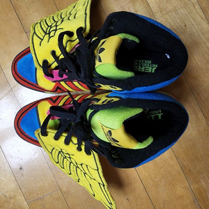 아디다스 제레미 스캇 윙스 멀티컬러 한정판 팝니다