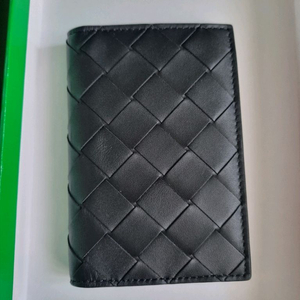새제품 보테가 베네타 카드지갑 판매합니다