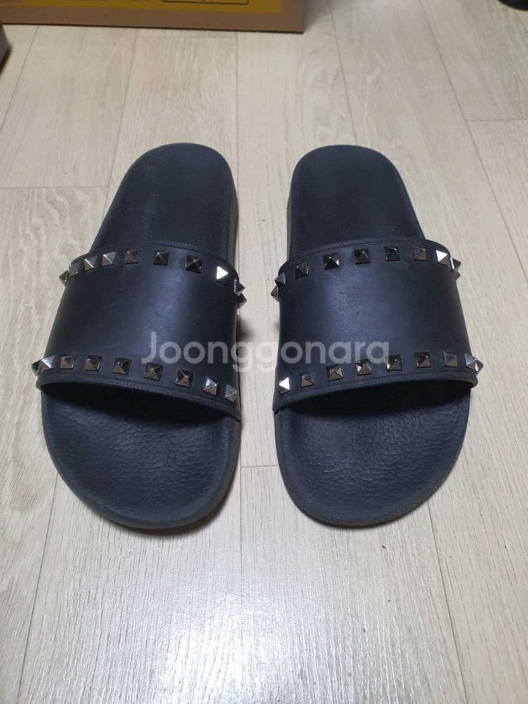 발렌티노 락스터드 슬리퍼 43 사이즈 팔아요--0