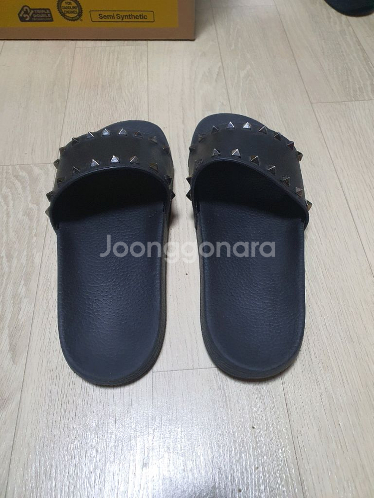 발렌티노 락스터드 슬리퍼 43 사이즈 팔아요--1