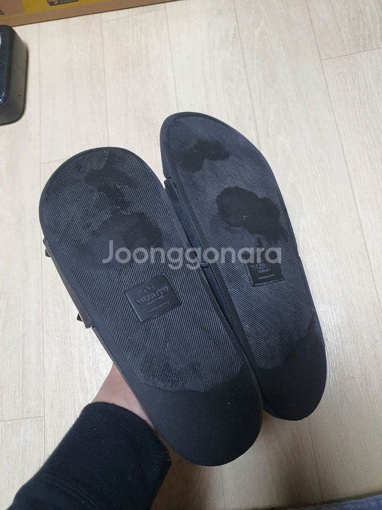 발렌티노 락스터드 슬리퍼 43 사이즈 팔아요--5