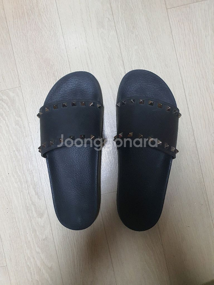 발렌티노 락스터드 슬리퍼 43 사이즈 팔아요--2