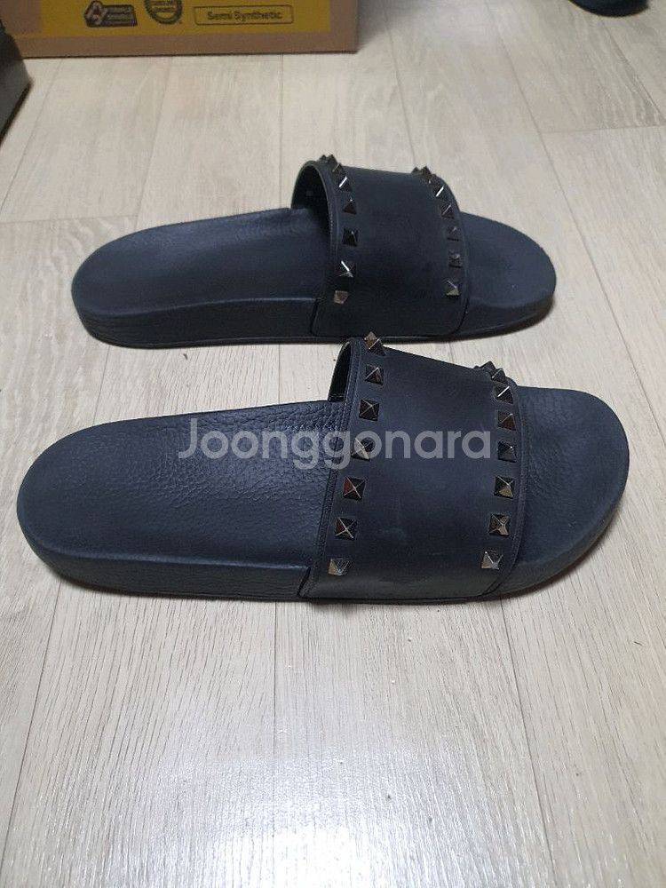 발렌티노 락스터드 슬리퍼 43 사이즈 팔아요--3