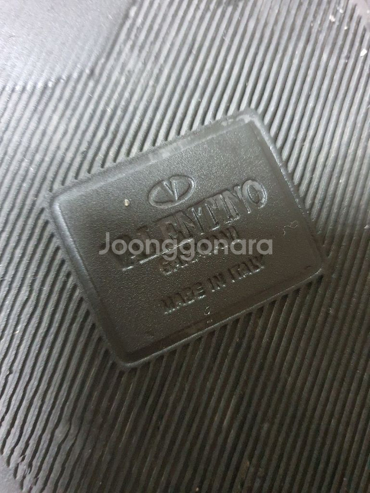 발렌티노 락스터드 슬리퍼 43 사이즈 팔아요--6