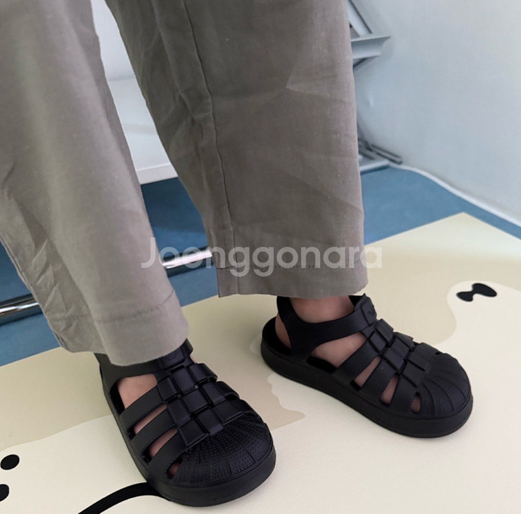 새상품 아디다스 키즈 슈퍼스타 샌들 블랙 210--0