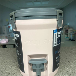 스탠리 워터저그 7.5L 피치 휩 판매해요