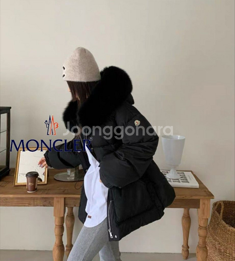 몽클** 퍼 후드 패딩--1