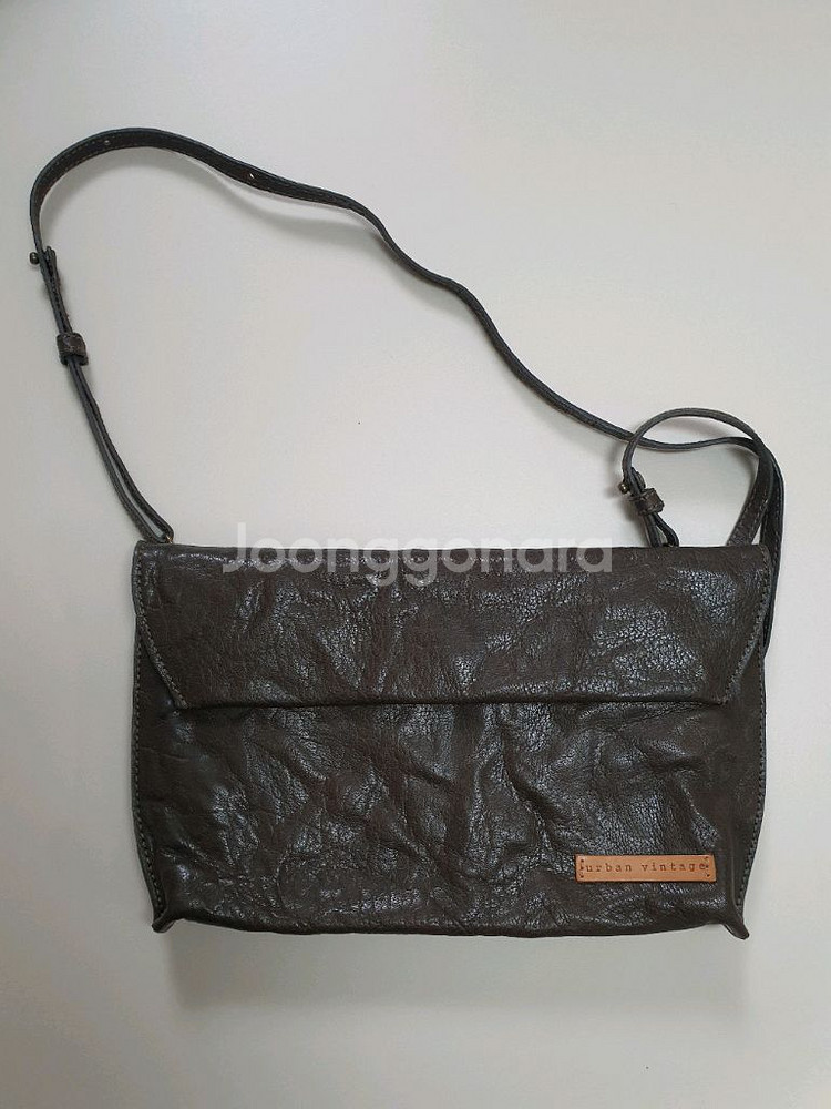 Urban Vintage 가죽숄더백--0