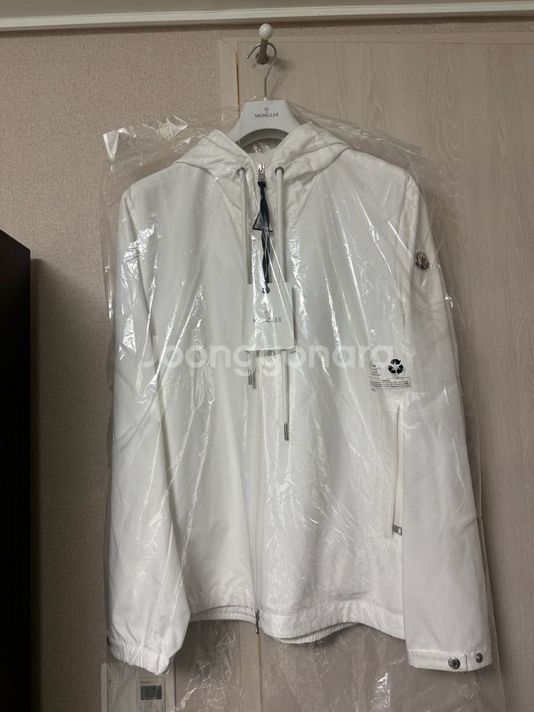 몽클레어 화이트 바람막이 4--0