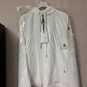 몽클레어 화이트 바람막이 4