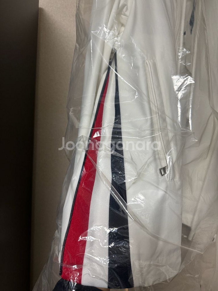 몽클레어 화이트 바람막이 4--2