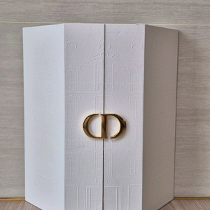 디올 2024 몽테뉴 어드벤트 캘린더 .새제품 미개봉