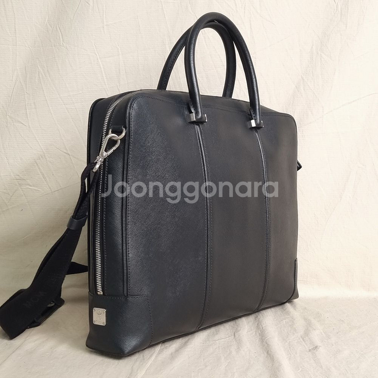 MCM 엠씨엠 가죽 서류가방 노트북 패드 수납--1