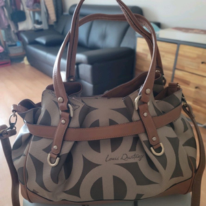 정품 루이까또즈 시그니처 로고 모노그램 가방.백 !!