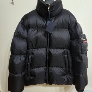 프라다 구스 패딩 택달린 새상품