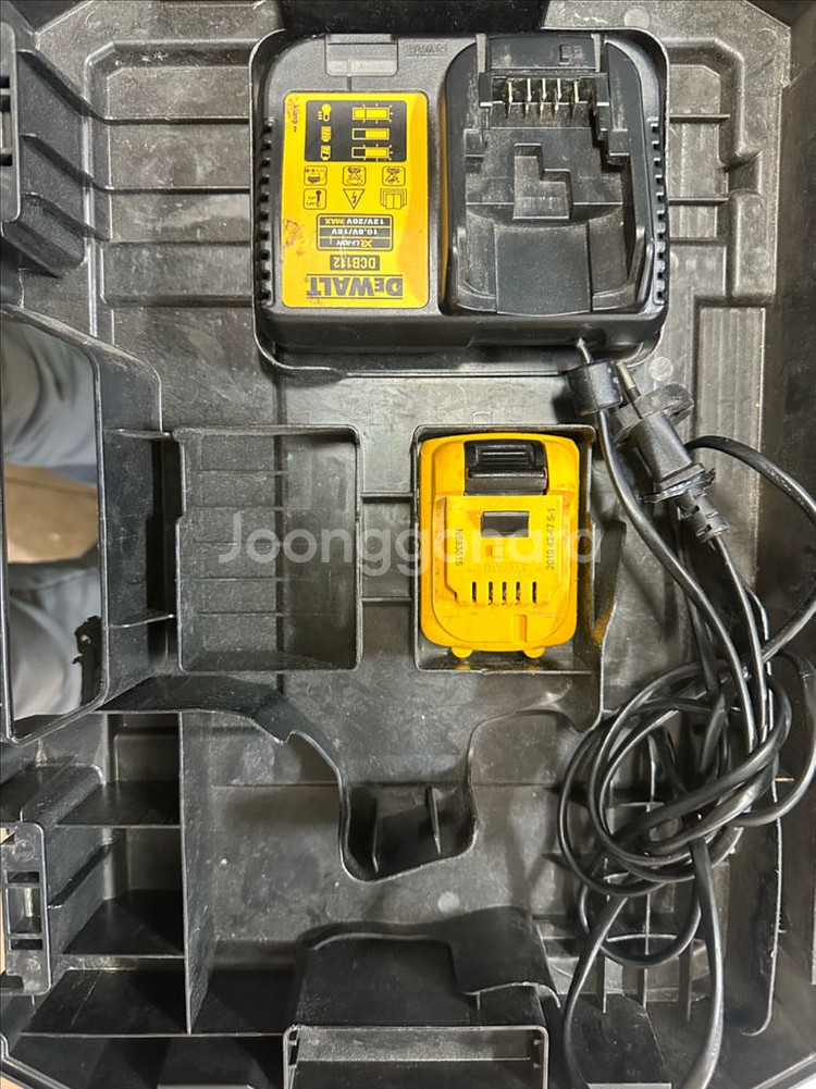Dewalt 12V 충전기 + 밧데리--1