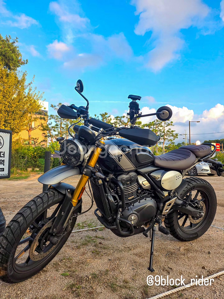 트라이엄프 스크램블러 400X 모델 판매합니다--1