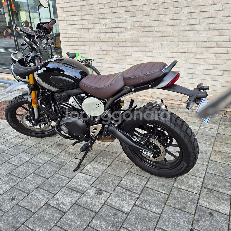 트라이엄프 스크램블러 400X 모델 판매합니다--2