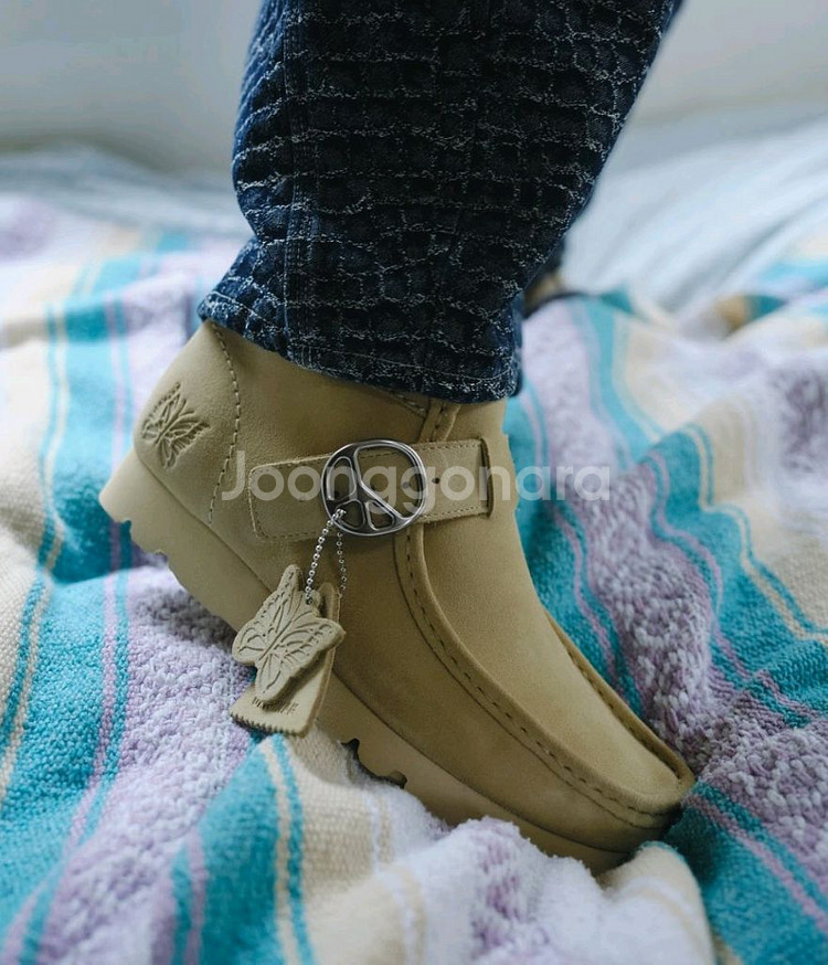 240) 클락스 X 니들스 왈라비 스트랩 부츠 메이플--1