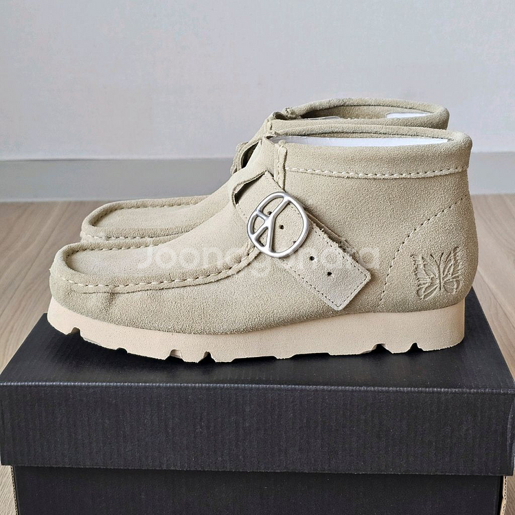 240) 클락스 X 니들스 왈라비 스트랩 부츠 메이플--4