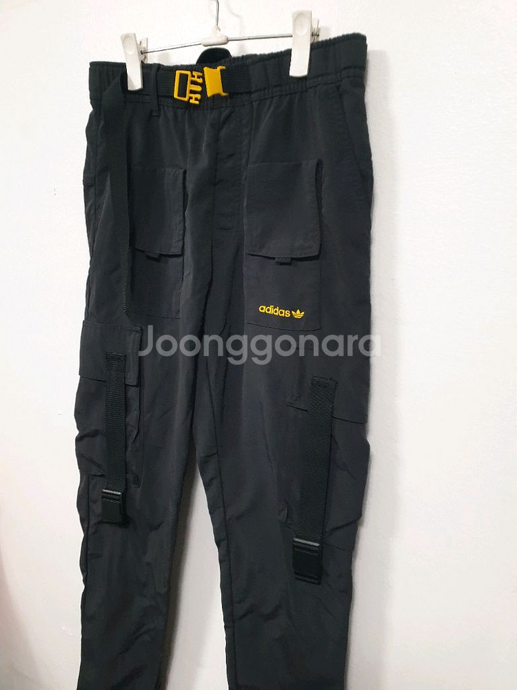 아디다스 검정색 테크 팬츠 S사이즈--1