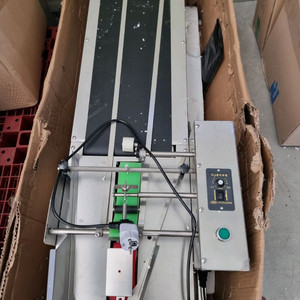 속도조절 컨베이어 자동페이지 매칭기계