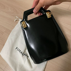 [새상품] 페라가모 완다백 미니 블랙