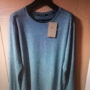 나이키 엘리먼트 롱슬리브 탑.100-105.새제품