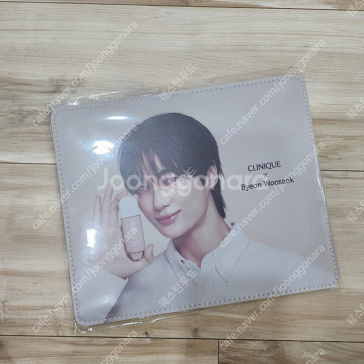 변우석 크리니크 마우스 패드 8000원--0