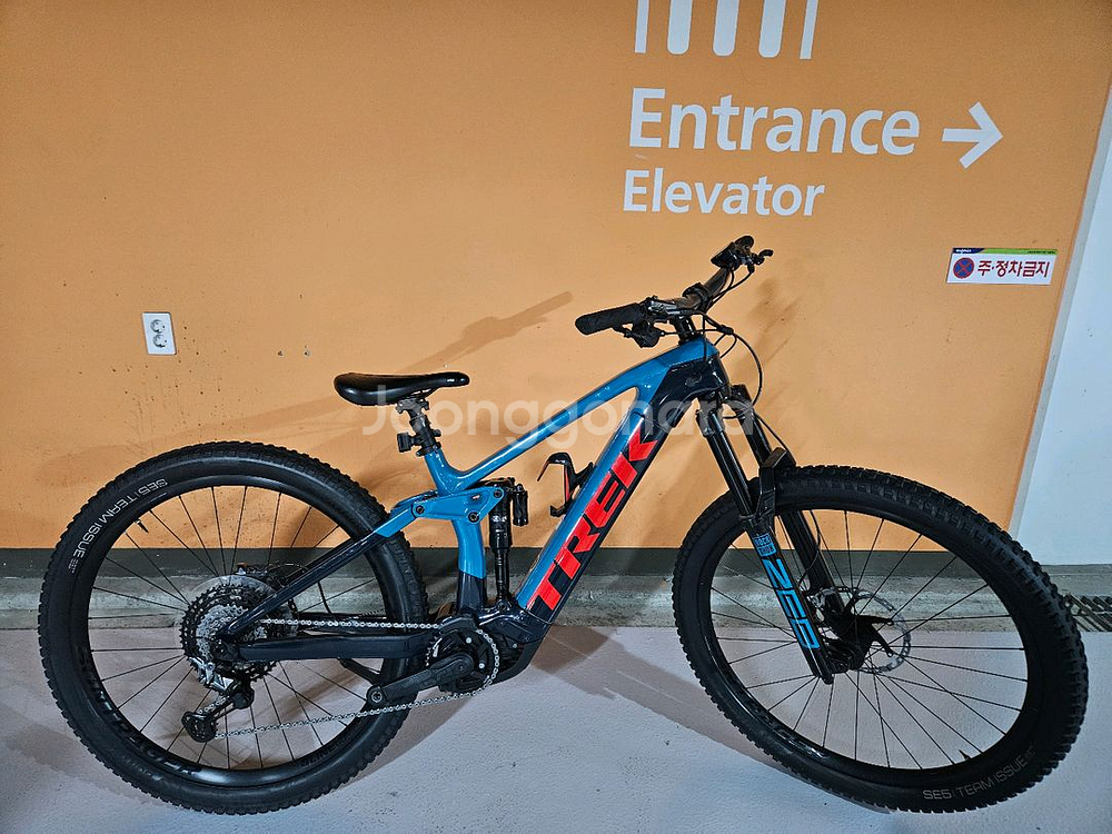 트렉 e-mtb 레일9.8 업글차 m 사이즈 팝니다--0