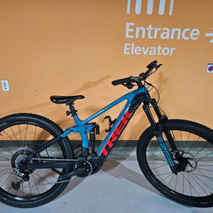 트렉 e-mtb 레일9.8 업글차 m 사이즈 팝니다