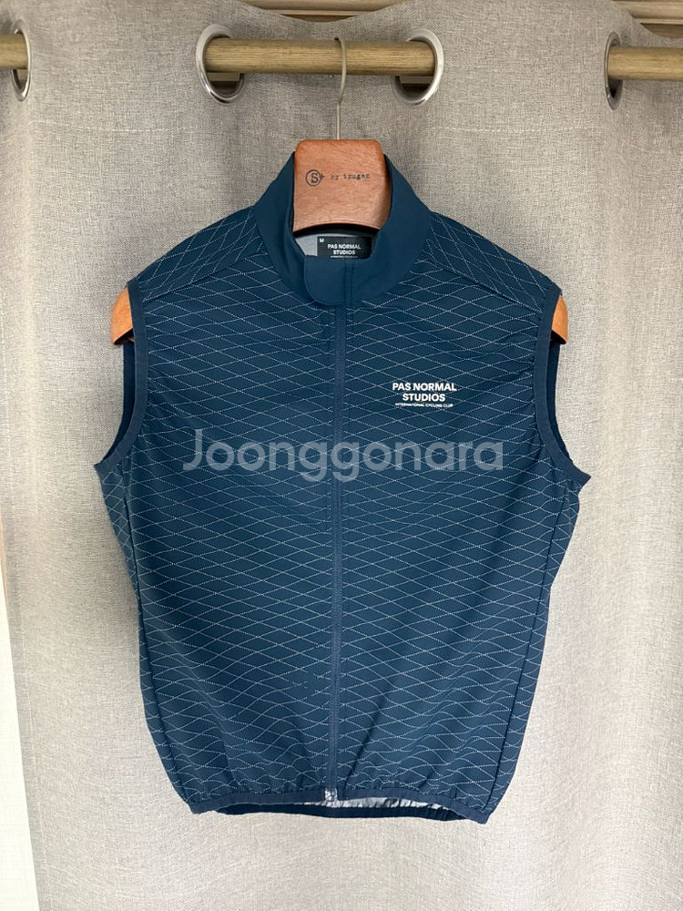 파스노말 스튜디오 질렛 및 자켓 2종 팝니다--0