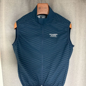 파스노말 스튜디오 질렛 및 자켓 2종 팝니다