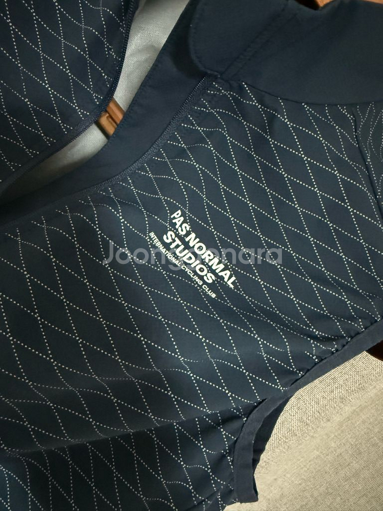 파스노말 스튜디오 질렛 및 자켓 2종 팝니다--2