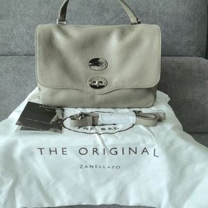 자넬라토포스티니스몰토드앤크로스.토프베이지색