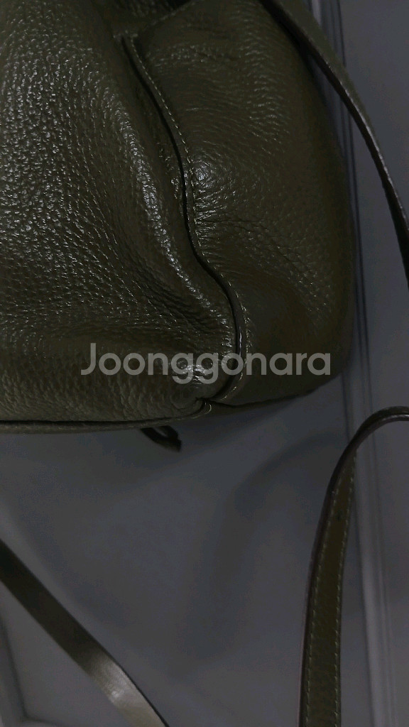 바나나리퍼블릭 올리브 가죽 버킷백--3