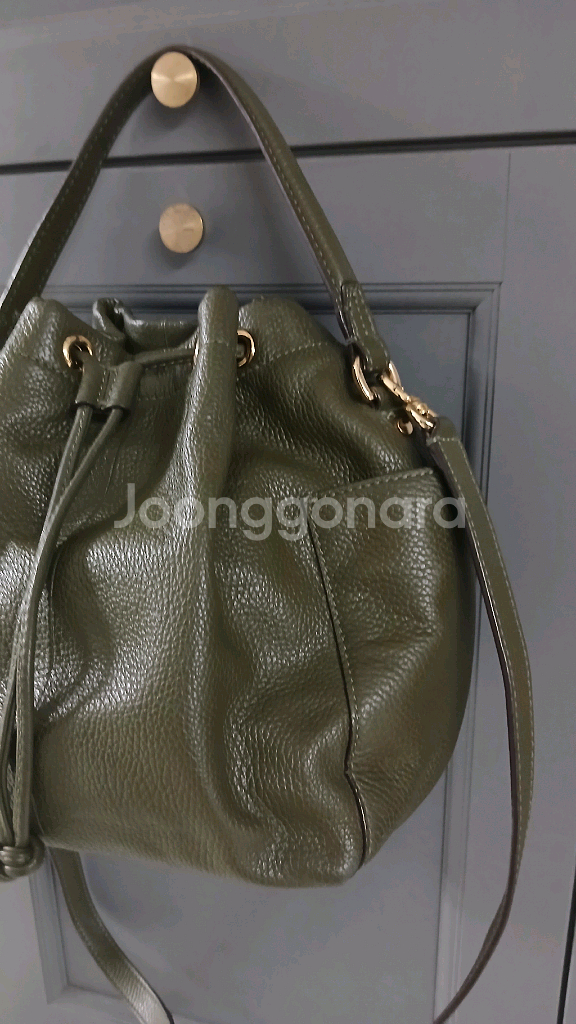 바나나리퍼블릭 올리브 가죽 버킷백--1