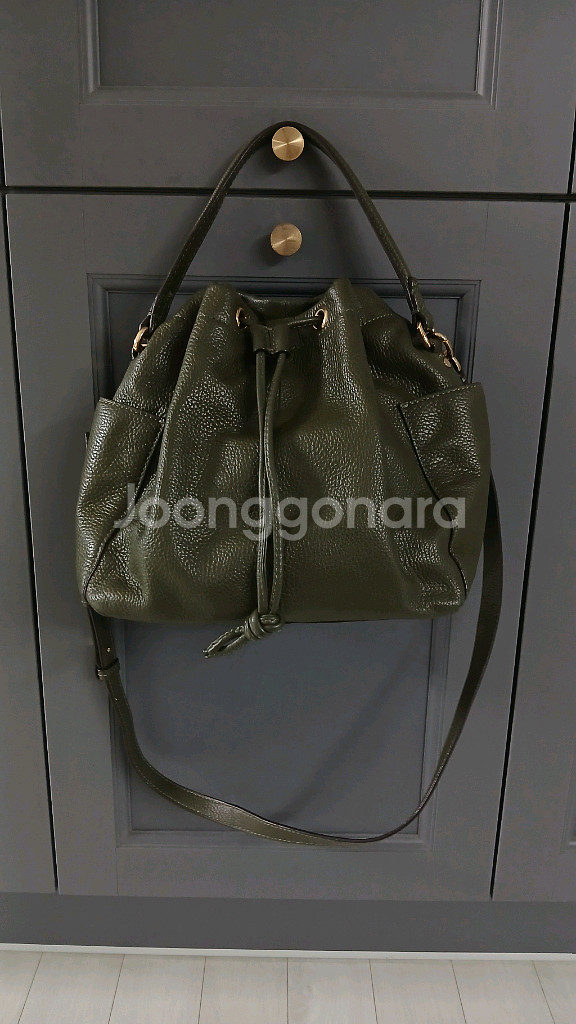 바나나리퍼블릭 올리브 가죽 버킷백--0