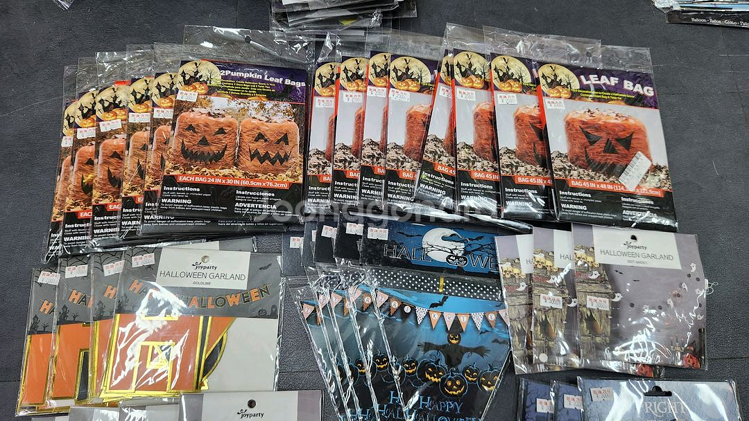 파티용품 매장 폐업으로 할로윈상품 저렴히 판매합니다--2