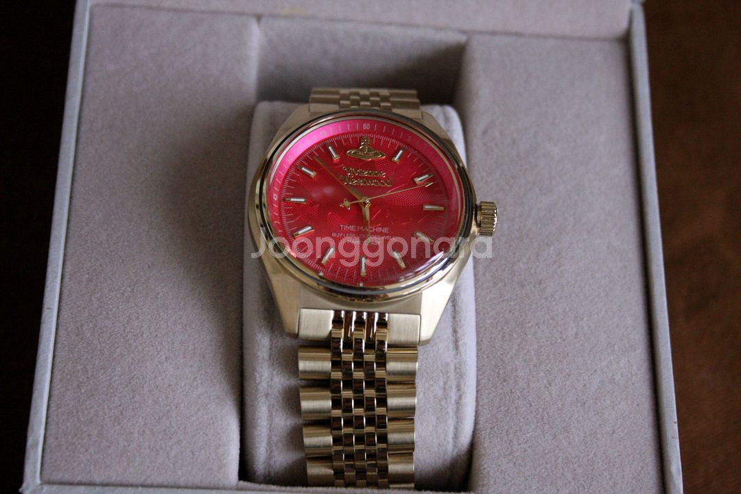 비비안웨스트우드 타임머신 금장 시계 39mm--0