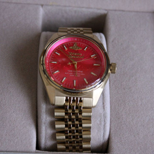 비비안웨스트우드 타임머신 금장 시계 39mm