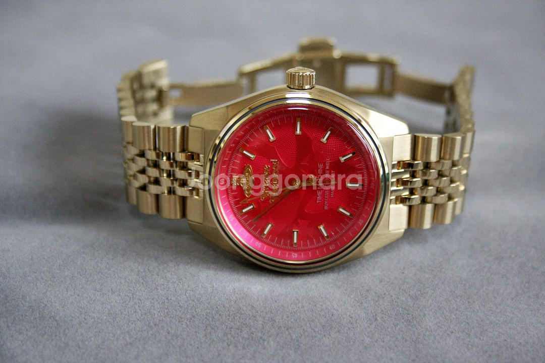 비비안웨스트우드 타임머신 금장 시계 39mm--2