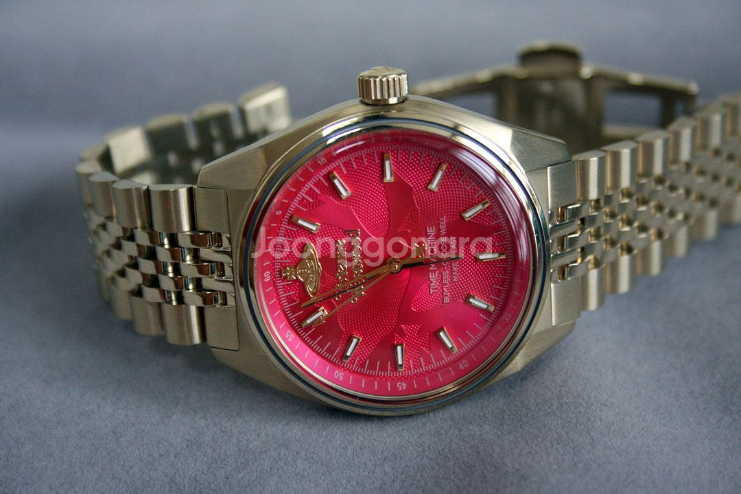 비비안웨스트우드 타임머신 금장 시계 39mm--8