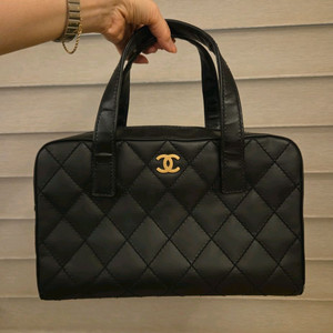 샤넬 블랙 퀼팅 토트백